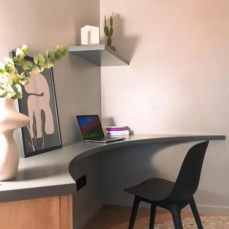 Space Row Design Living Appartement *